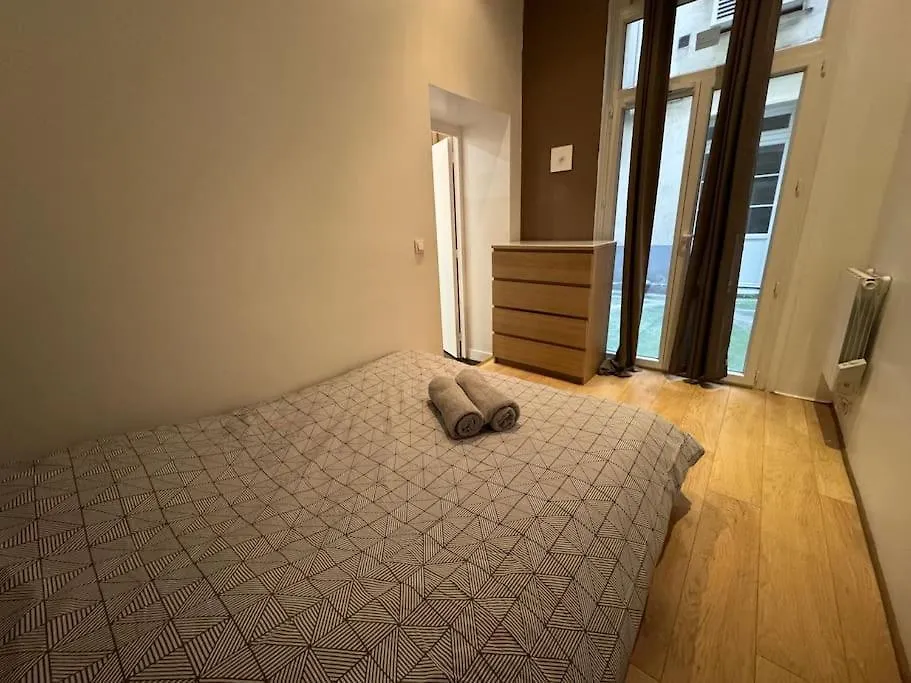 Awesome 2br 5 Min To Arc De Triomphe Apartment